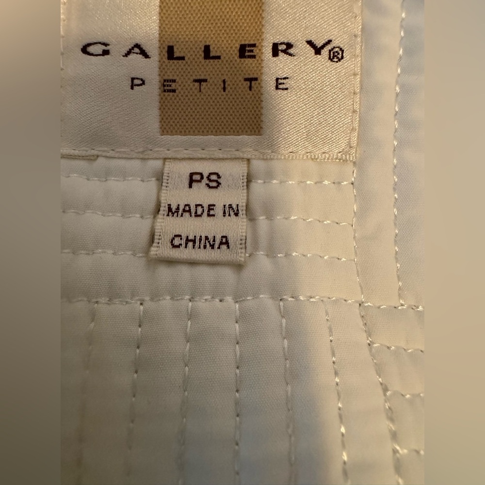NWOT Tan Quilted Women’s Jacket Size PS
Water Resistant - Picture 12 of 12